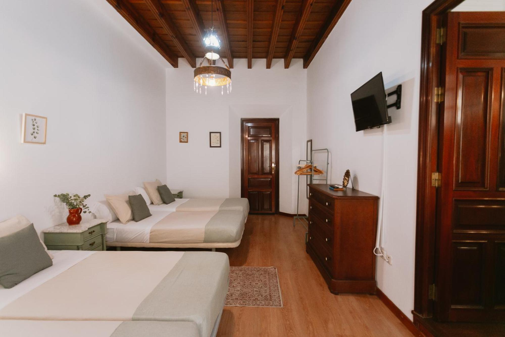 Komodo Casa Maravillas Rooms Sevilla Buitenkant foto
